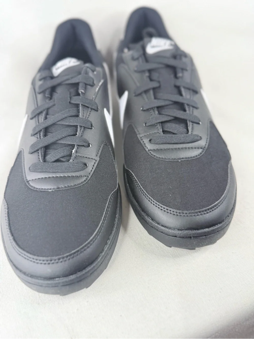 Nike Terra Manta Men’s 11 Black and White Low-Top Sneakers